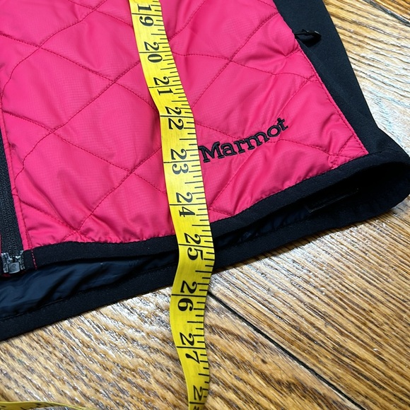 Marmot pink and black zip front fleece jacket.  Size Medium. Good condition - Picture 14 of 14